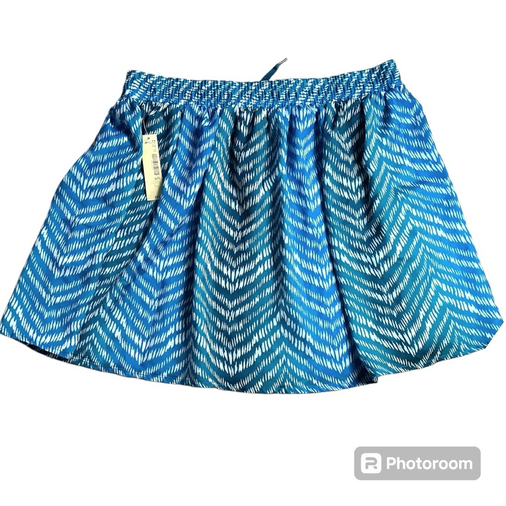 SMART SET woman short flowy skirt NWT